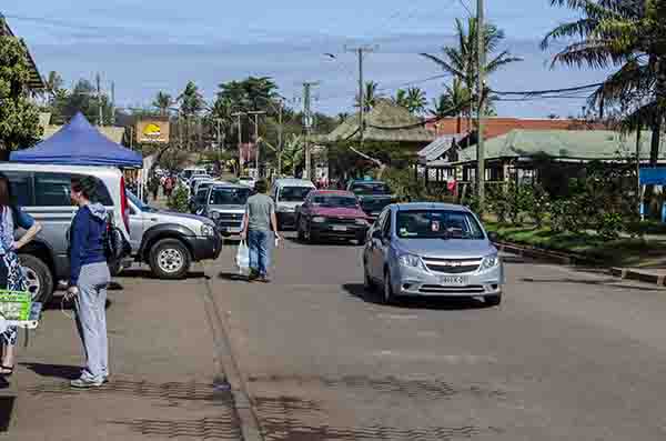 110 - Chile - isla de Rapa Nui o Pascua - Hanga Roa - avenida Atamu Tekena